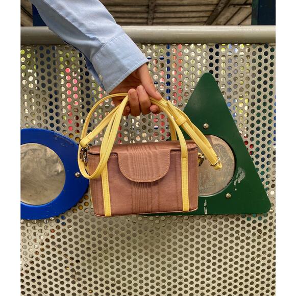 Grace Case in Banana Split Moire Color Way - Picture 3 of 11